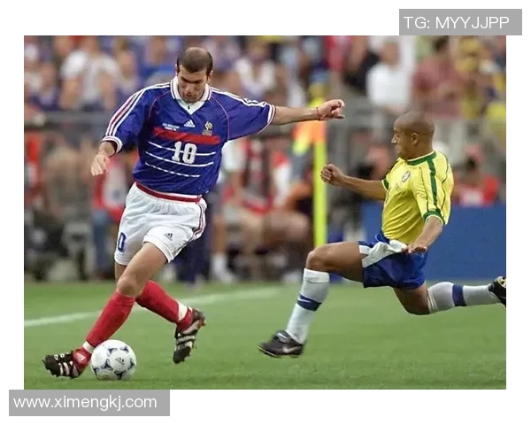 猜猜这位足球明星是谁通过精彩瞬间和独特风格揭开神秘面纱