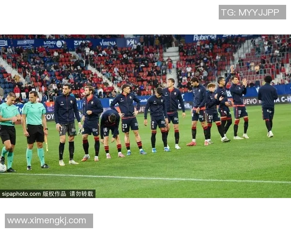 足球明星赛场瞬间定格精彩时刻尽显风采与激情的照片集锦